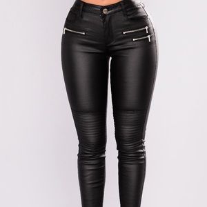 Fashion Nova skinny jeans noir